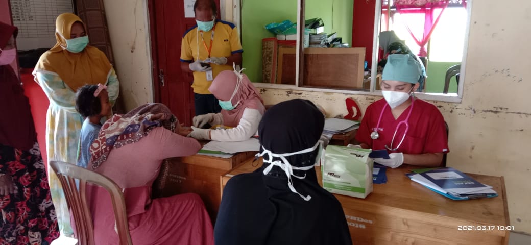 Kegiatan Pelayanan Kesehatan KB Suntik dan Pil Gratis dari PKBI di Desa Handil Suruk.