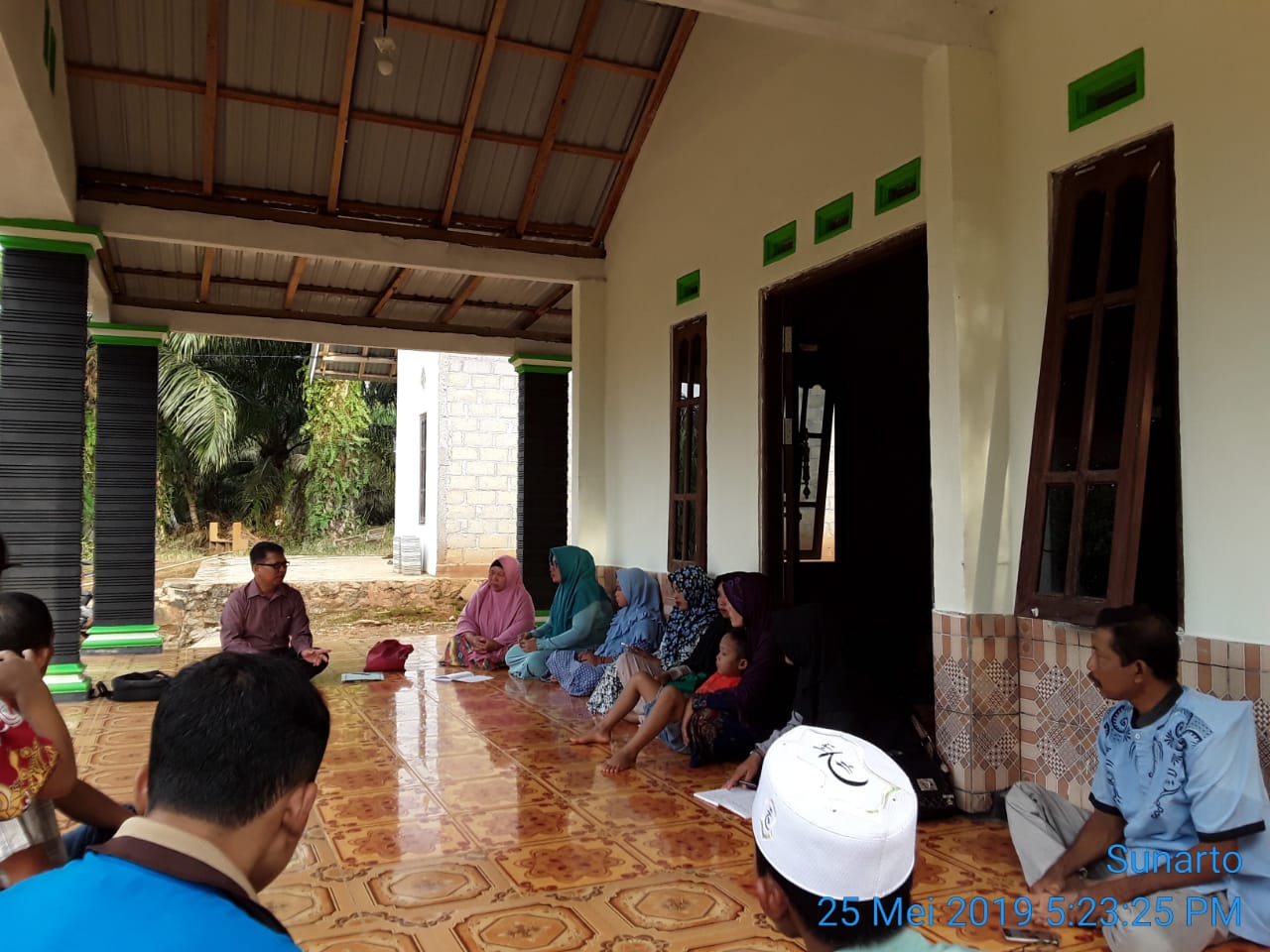 Acara pertemuan pokja kampung kb di desa tanjung Kecamatan Bajuin sekaligus buka bersama Tahun 2019