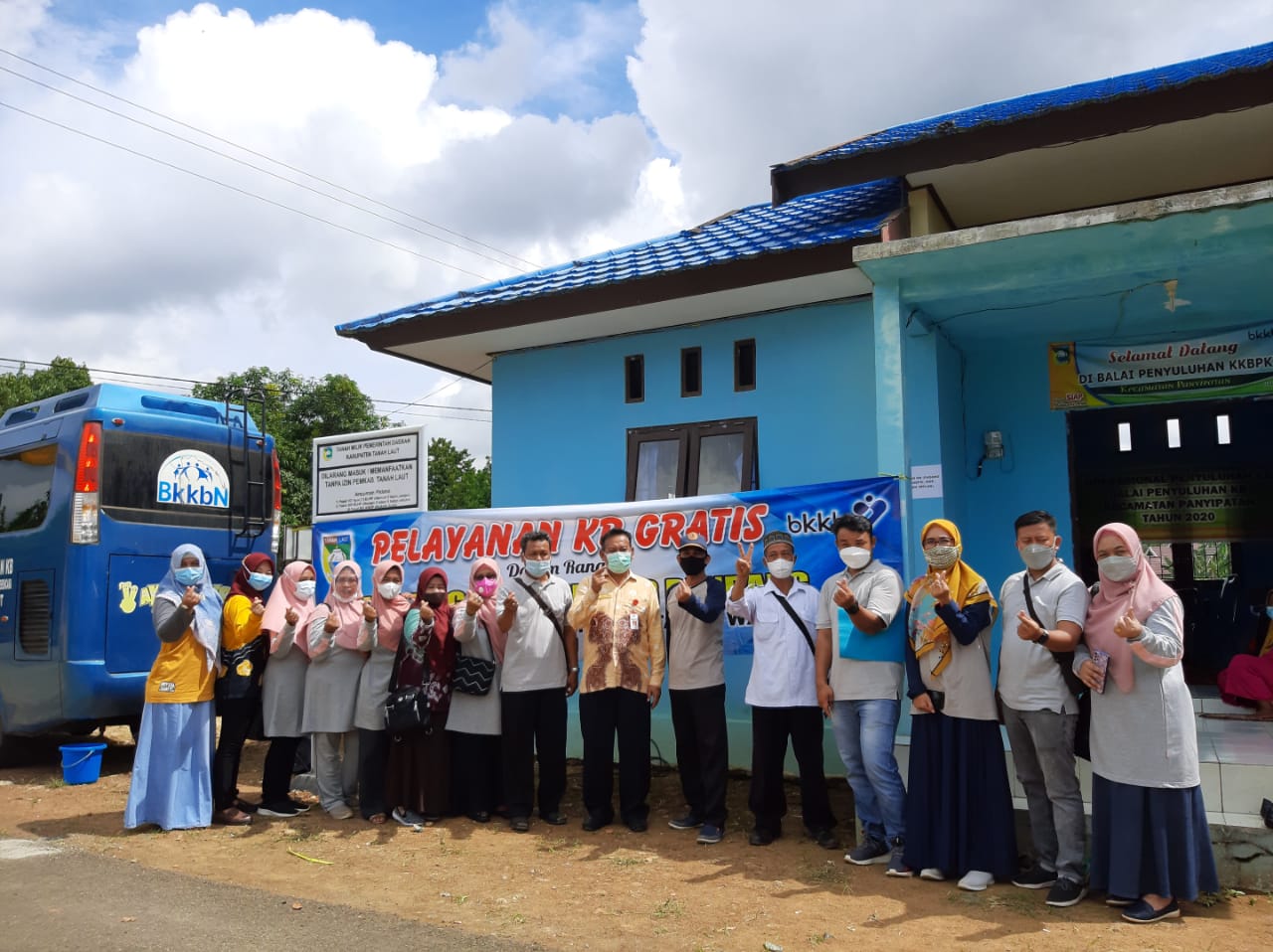 Pelayanan KB Gratis Dalam Rangka Kegiatan Manunggal Tuntung Pandang di Desa Batu Mulya.
