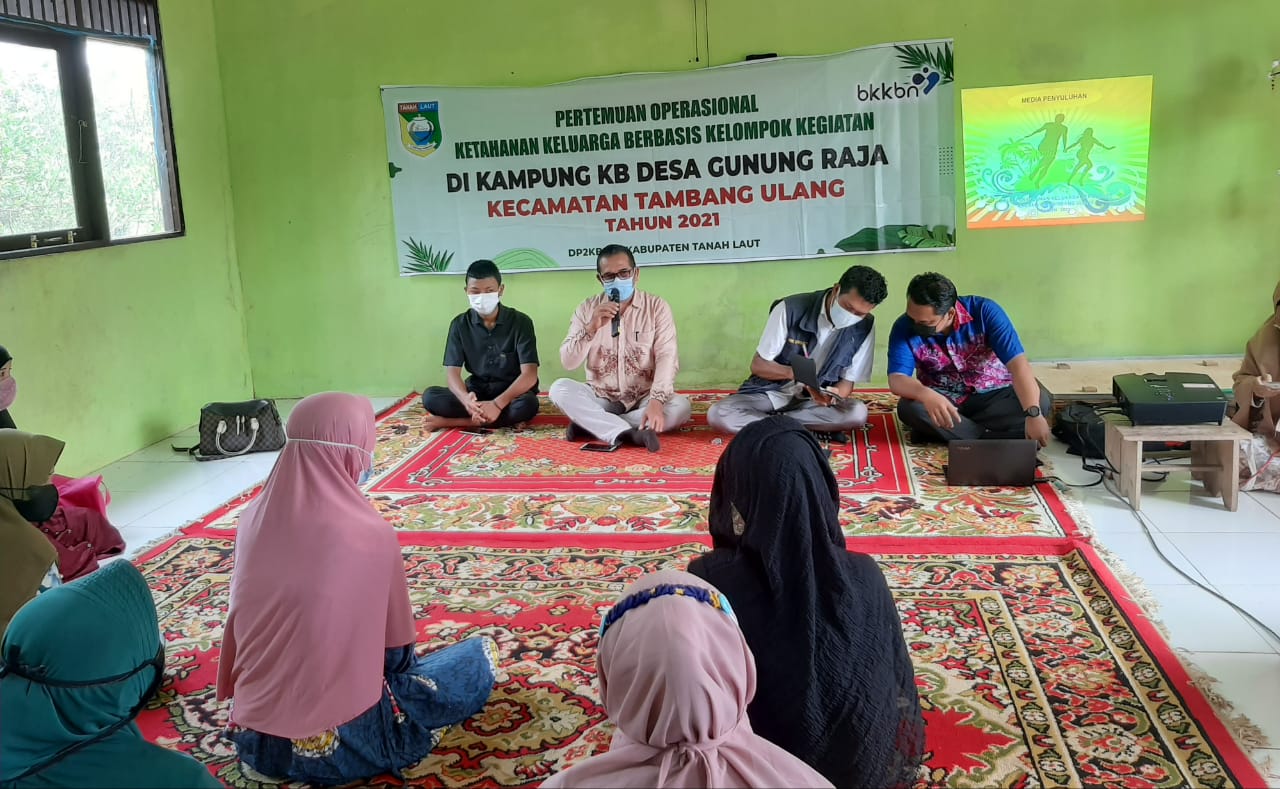 Pertemuan Operasional Ketahanan Keluarga Berbasis Poktan BKR di Kampung KB Desa Gunung Raja.