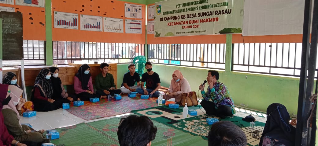 Pertemuan  Oprasional Ketahanan Keluarga Berbasis Poktan ( PIK R) di Kampung KB Desa Sungai Rasau.