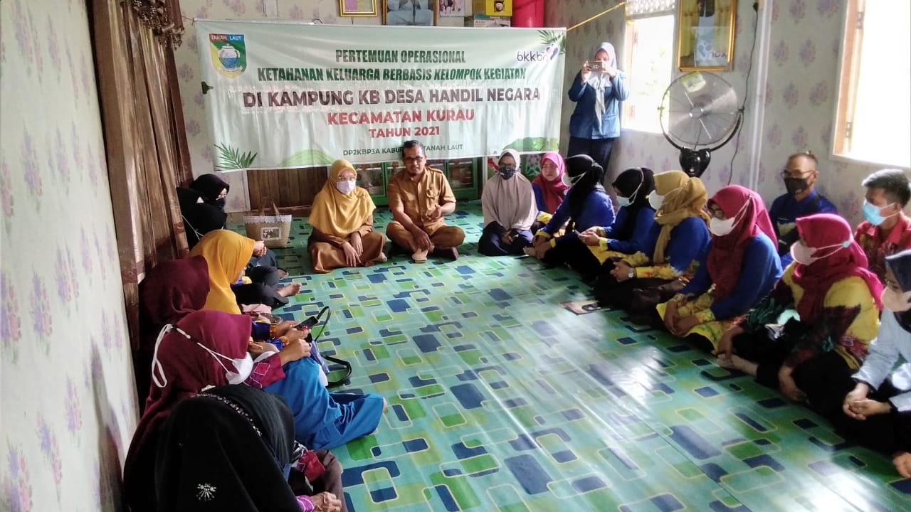 Pertemuan Opersiaonal Ketahanan Keluarga Berbasis Poktan di Kampung KB Desa Handil Negara. 